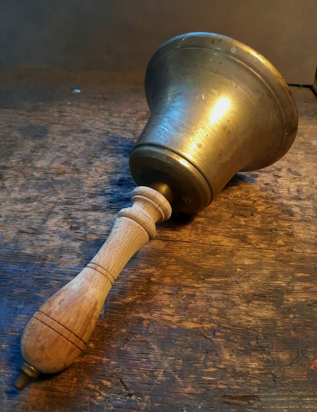 Cloches & sonnailles: Antike, grosse Hand Glocke – D'occasion à Arbon par torso444 1