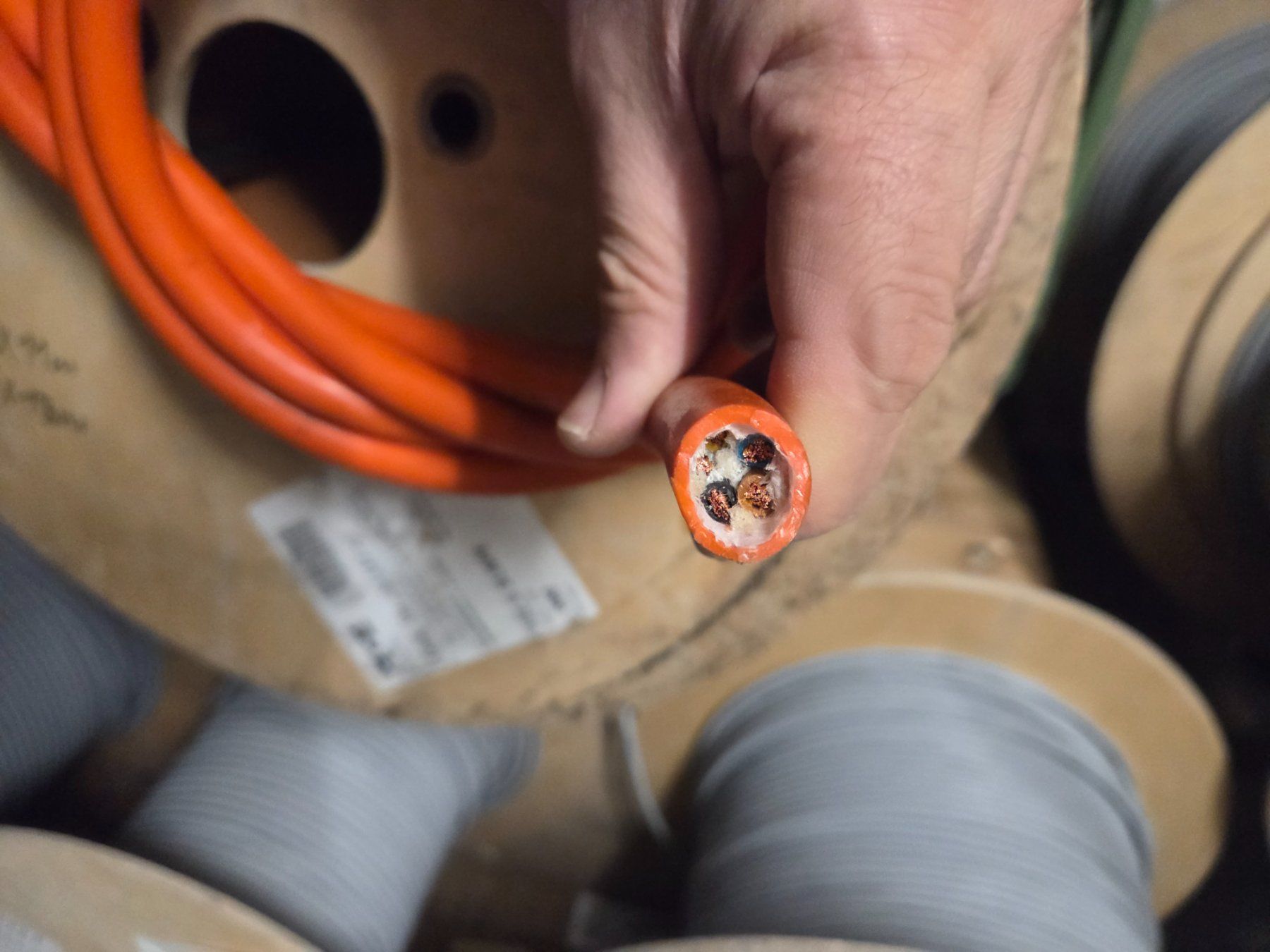 Cavi: Netzkabel CEE 32a 2.4m  Anschlusskabel 400V Stromkabel – Usato da Zürich venduto da Alibaba1234 4