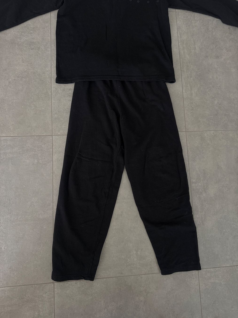 Pyjamas: Pyjama-Set schwarz mit Muster, Grösse XL – Gebraucht aus Elsau von shoppa 5