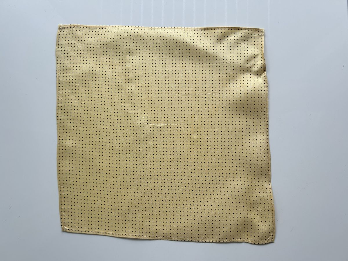 Foulards, Tücher & Schals: Pocket Square Polka Dot Yellow Silk Good Condition – Neu (gemäss Beschreibung) aus Saland von ele_vc96 1