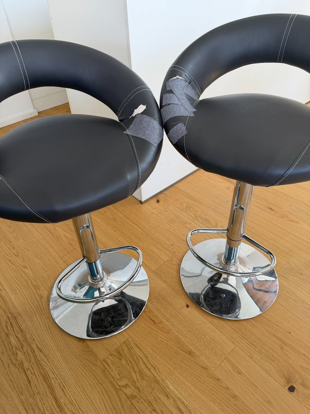 Hochstühle: 2 Barstuhl – Gebraucht aus Basel von seyifou