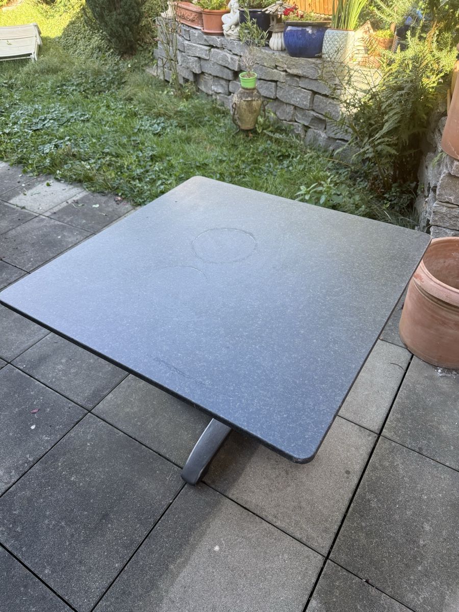Tables: Gartentisch 90x90 cm Steinplatte – D'occasion à Chur par pet_q7kd 1