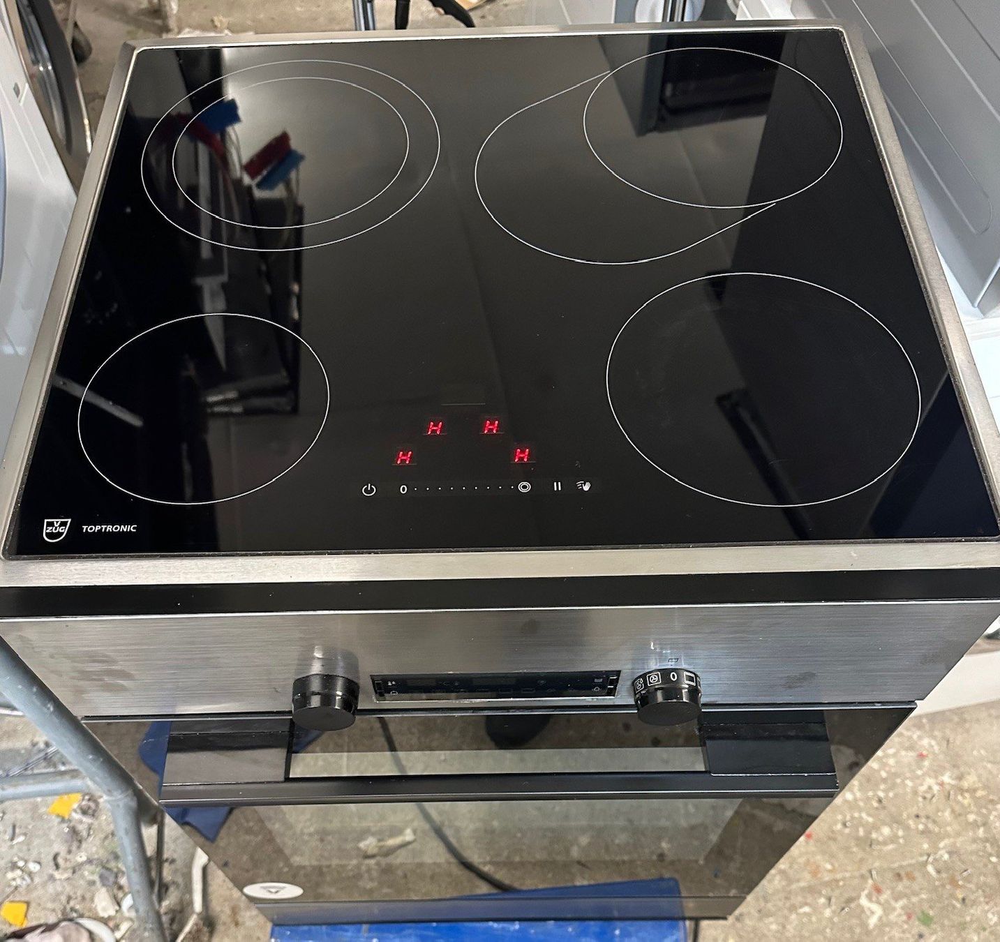 V-Zug Forni: Backofen Combair  V600 und Glaskeramik – Usato da Glattbrugg venduto da ani1234 3