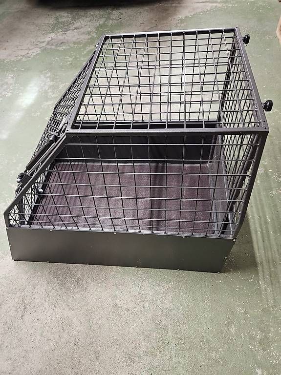 Gabbie, trasporto & Sicurezza: Hundebox, Auto-Transportbox neuwertig – Nuovo (secondo la descrizione) da Bülach venduto da Surbetone