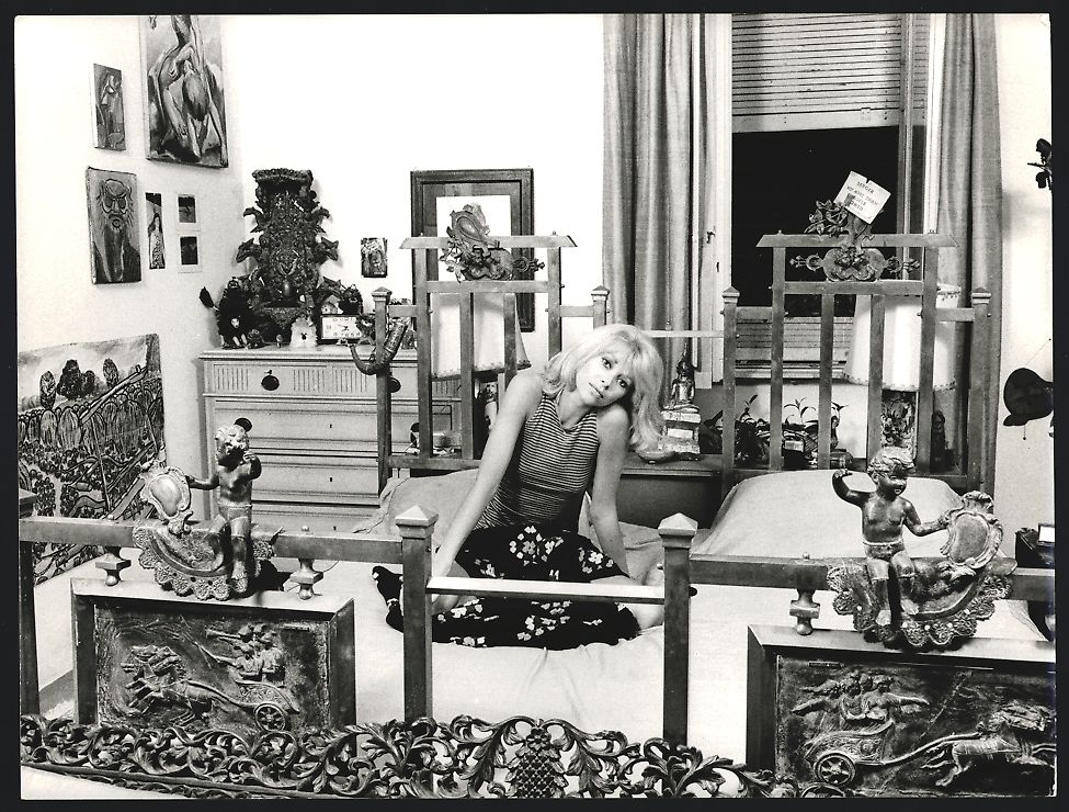 Fotografie & Manifesti: Fotografie Schauspielerin Mireille Darc  – Usato da Berlin venduto da bartko-reher