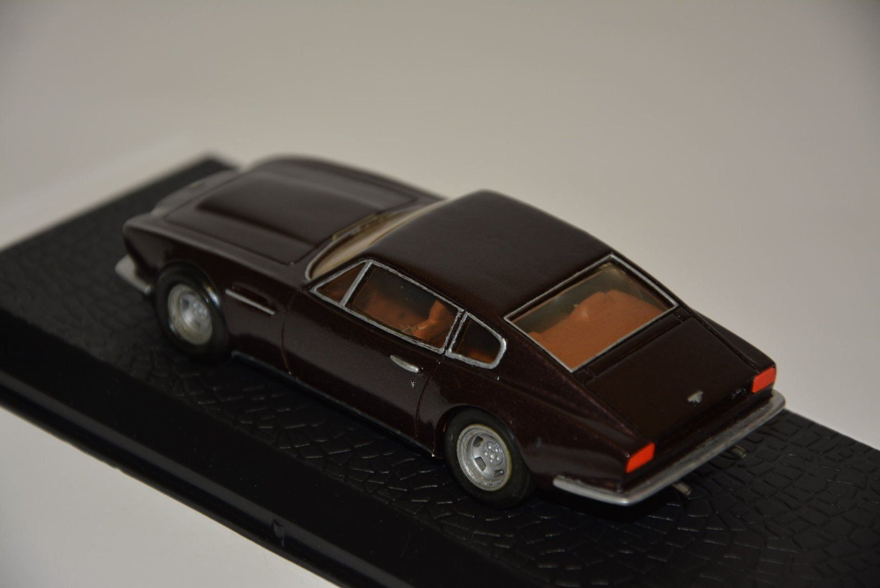 Aston Martin Modellautos: Aston Martin V8 DBS , Heco Mod. Kit 1:43 – Gebraucht aus Goldach von Feivel9 8