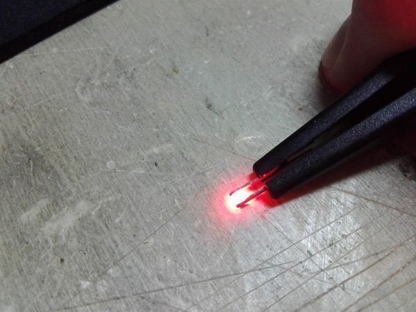 Componenti elettronici: LED SMD 1206, rot, 100Stk – Nuovo (secondo la descrizione) da Luzern venduto da Salefactory