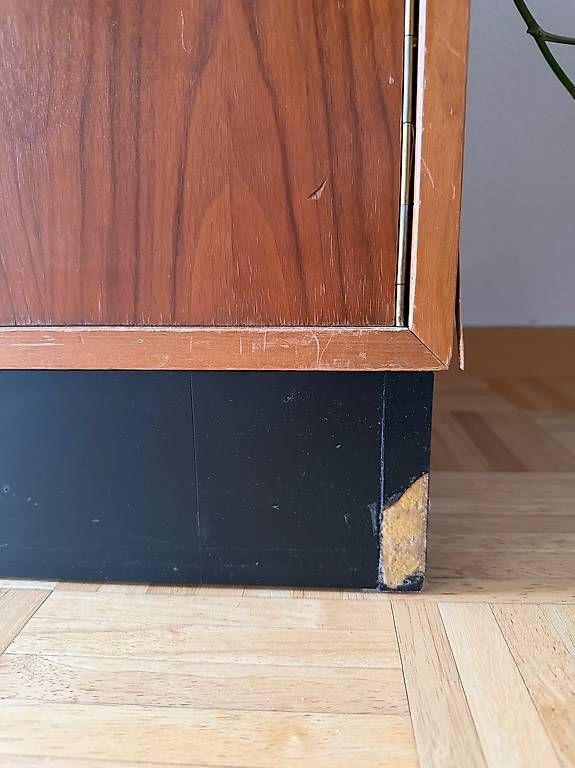 Cassettiere: Schöne Mid-Century Kommode mit Gebrauchsspuren – Usato da Davos Dorf venduto da geg_knf9 2