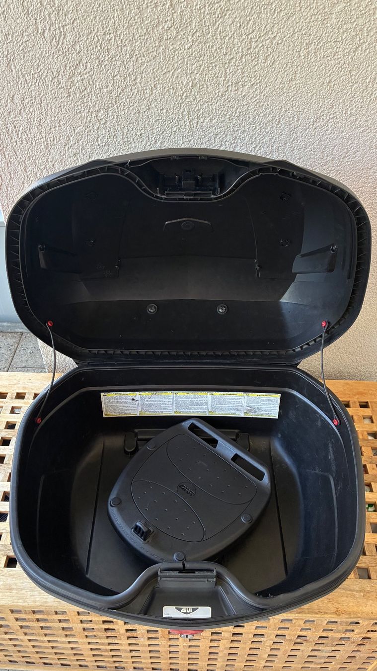 Givi Topcase: GIVI B47 Blade Monolock Topcase mit Platte – Gebraucht aus Allschwil von dor_6s9c 4