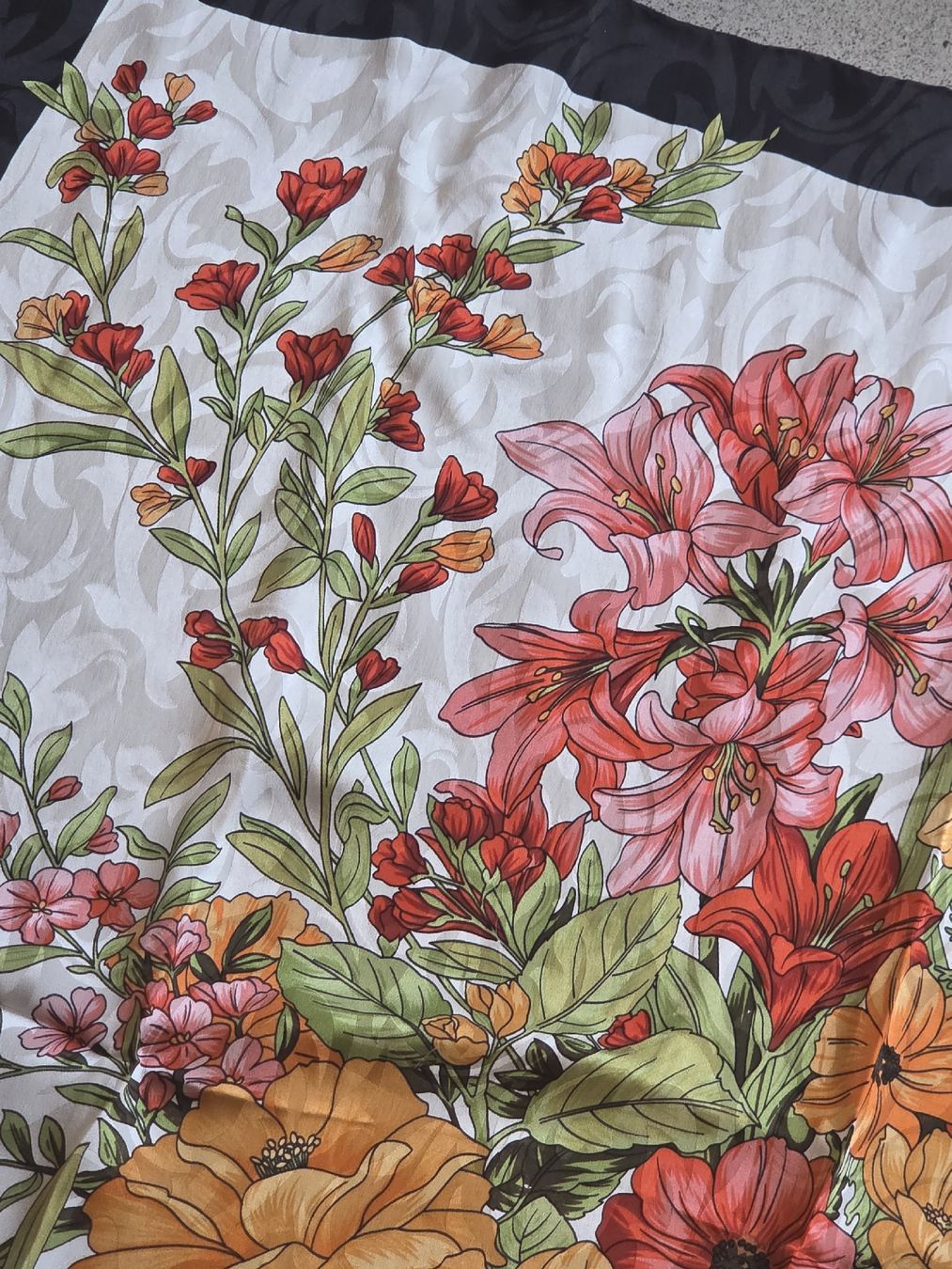 Foulards, Tücher & Schals: Seidenfoulard 88 x 88 cm – Neu und originalverpackt aus Frauenfeld von Schenken-mit-Herz 3