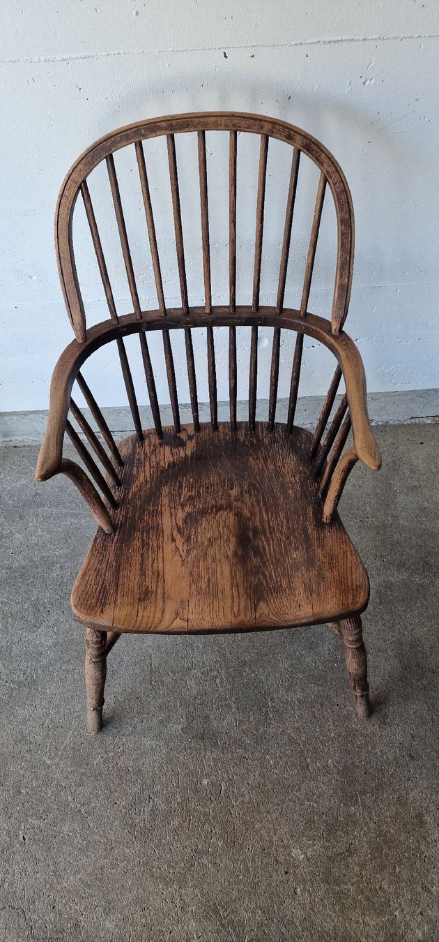 Chaises: Hoop Back Windsor Armlehnstuhl  – D'occasion à Pfäffikon SZ par Brocki-21 1