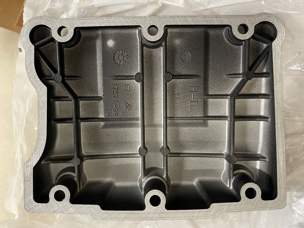 thumbnail image 2 of Harley-Davidson Twin Cam Rocker Box Set – Wrinkle Black Powder Coated (1999-2017) OEM Take-Offs 2 of 6