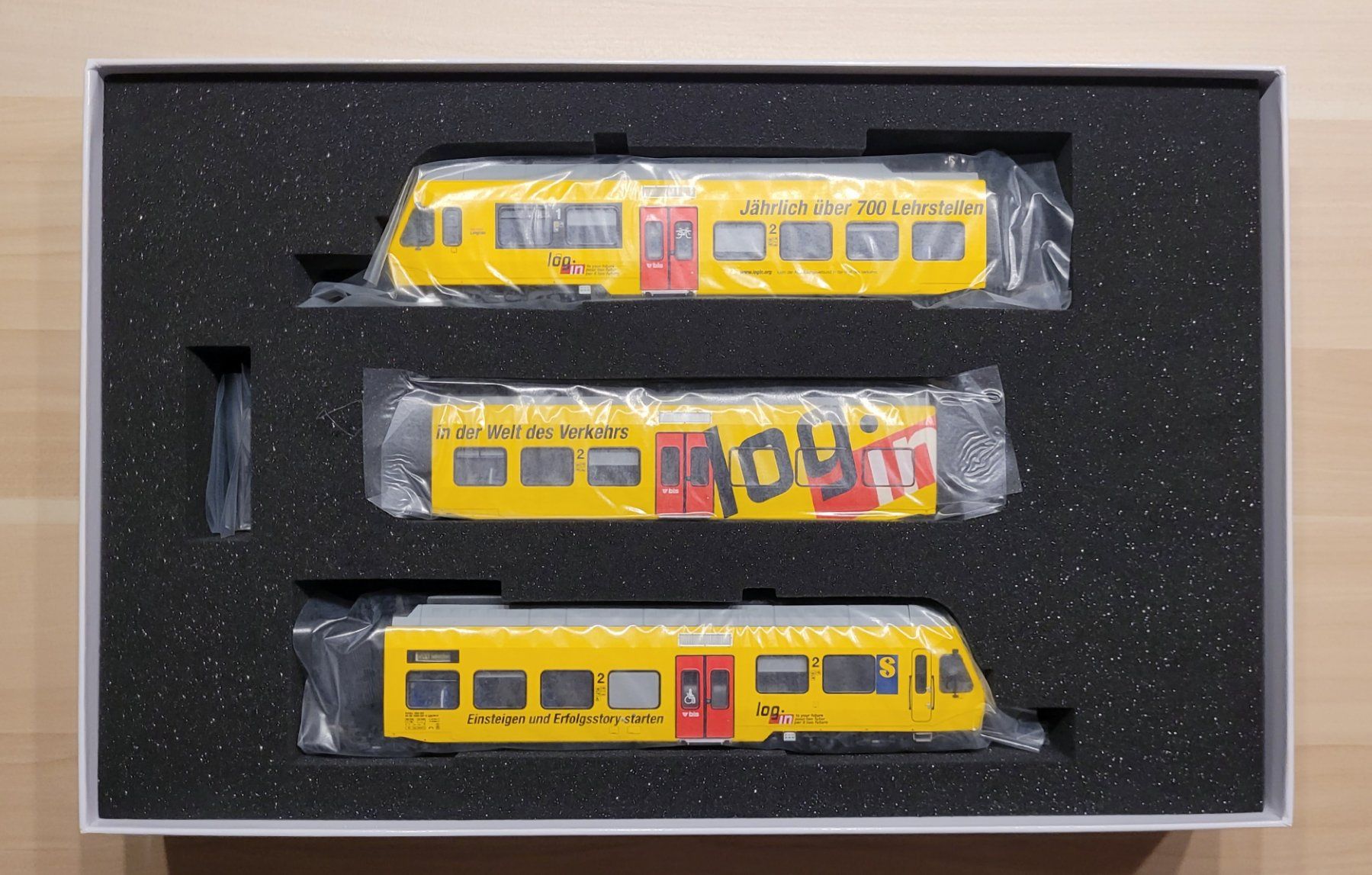 LS Models Modellini di ferrovie: LS Models 17201DC BLS NINA RABe 525 "Login" 3-teilig analog – Nuovo e nell'imballaggio originale da Bremgarten AG venduto da Sportivo2007 5