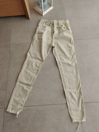 Jeans Stradivarius T.38 vert clair - look tendance!