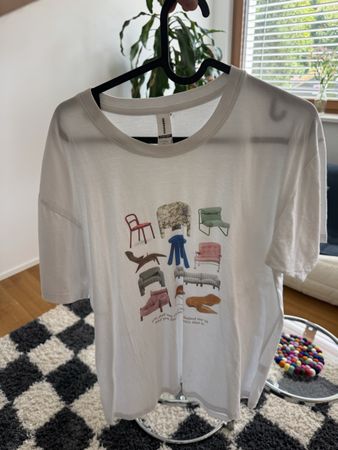 T-Shirt weiss Grösse M mit Designerklassiker Stühle