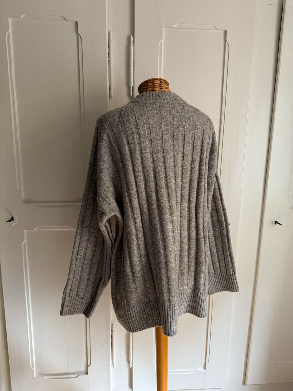 H&M Pulls & Sweat-shirts: Strickpullover hellgrau weich L – D'occasion à Zürich par Diazaio 2