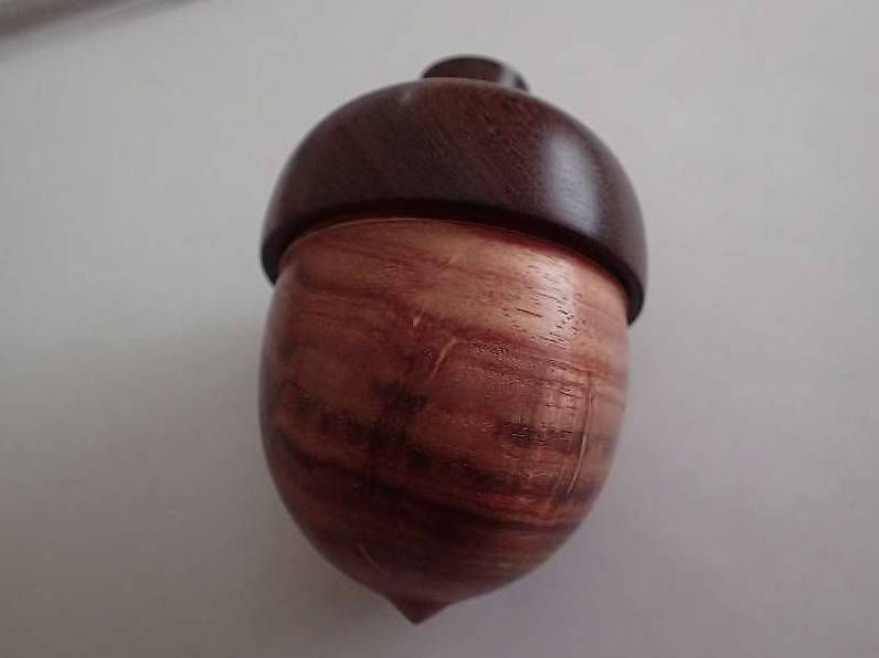 Holzartikel: Holzdose in Eichelform – Neu (gemäss Beschreibung) aus Pratteln von lupo_cattivo