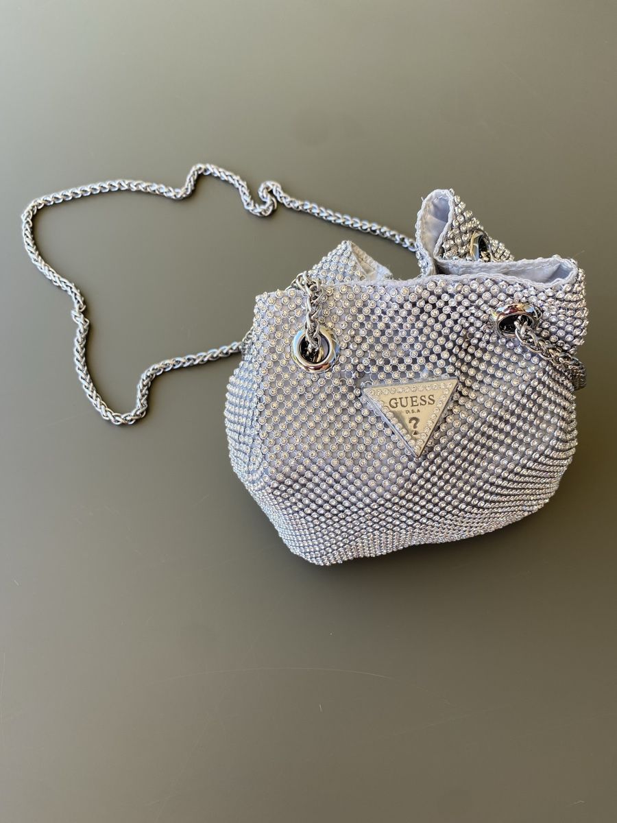 Guess Sacs femmes: Guess - Sac à main argenté – Neuf (Voir description) à Genève par TheMattiBoutique