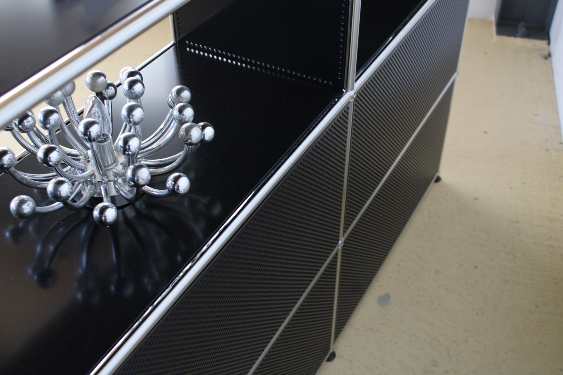 USM Kommoden: USM Sideboard in Schwarz, Lieferung möglich – Gebraucht aus Meinisberg von atelier_TILIJA 3