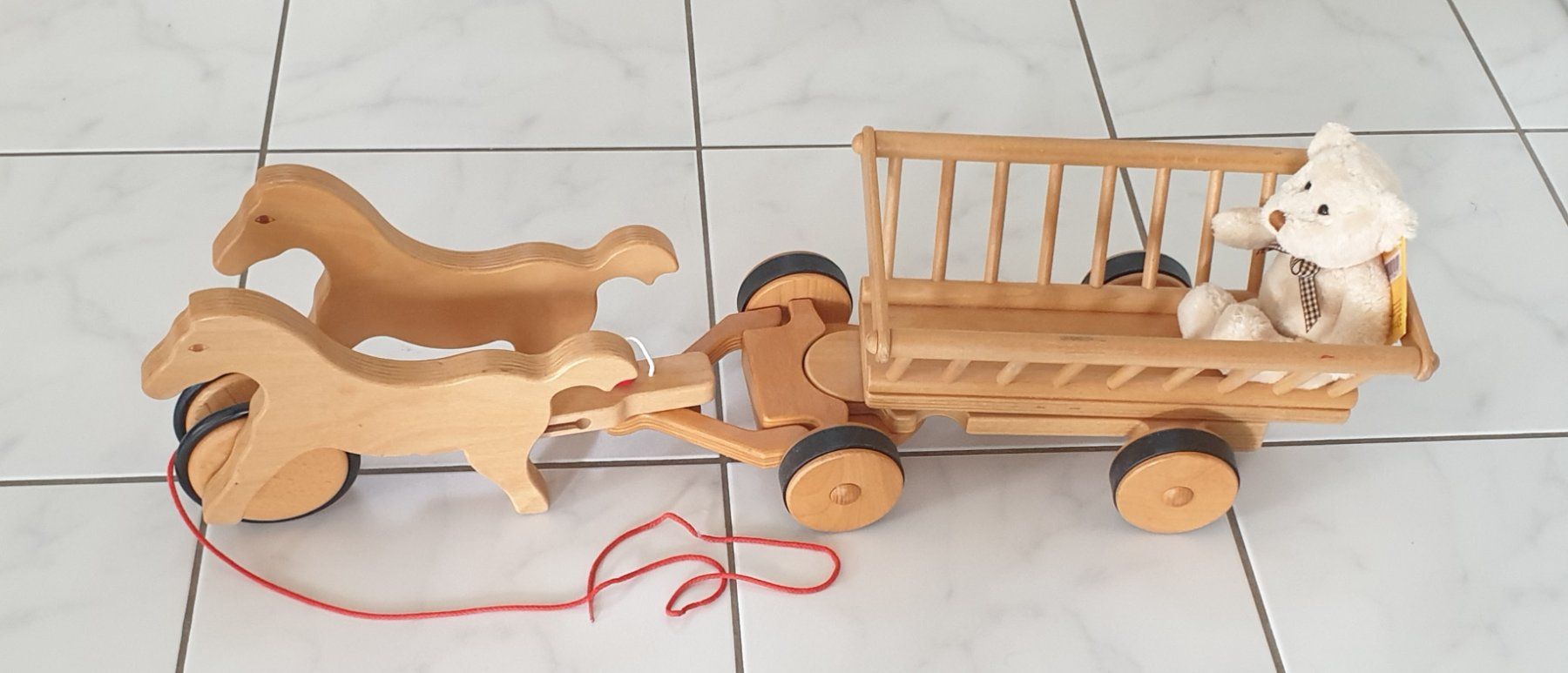 Spielzeuge: Pferdegespann mit Heuwagen aus Holz – Gebraucht aus Meggen von G7957c24 9