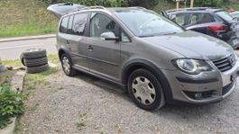 Ich verkaufe einen vw Cross Touran 1.4 i, Baujahr 2008.