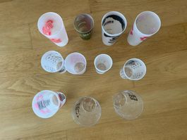 11 verres en plastiques