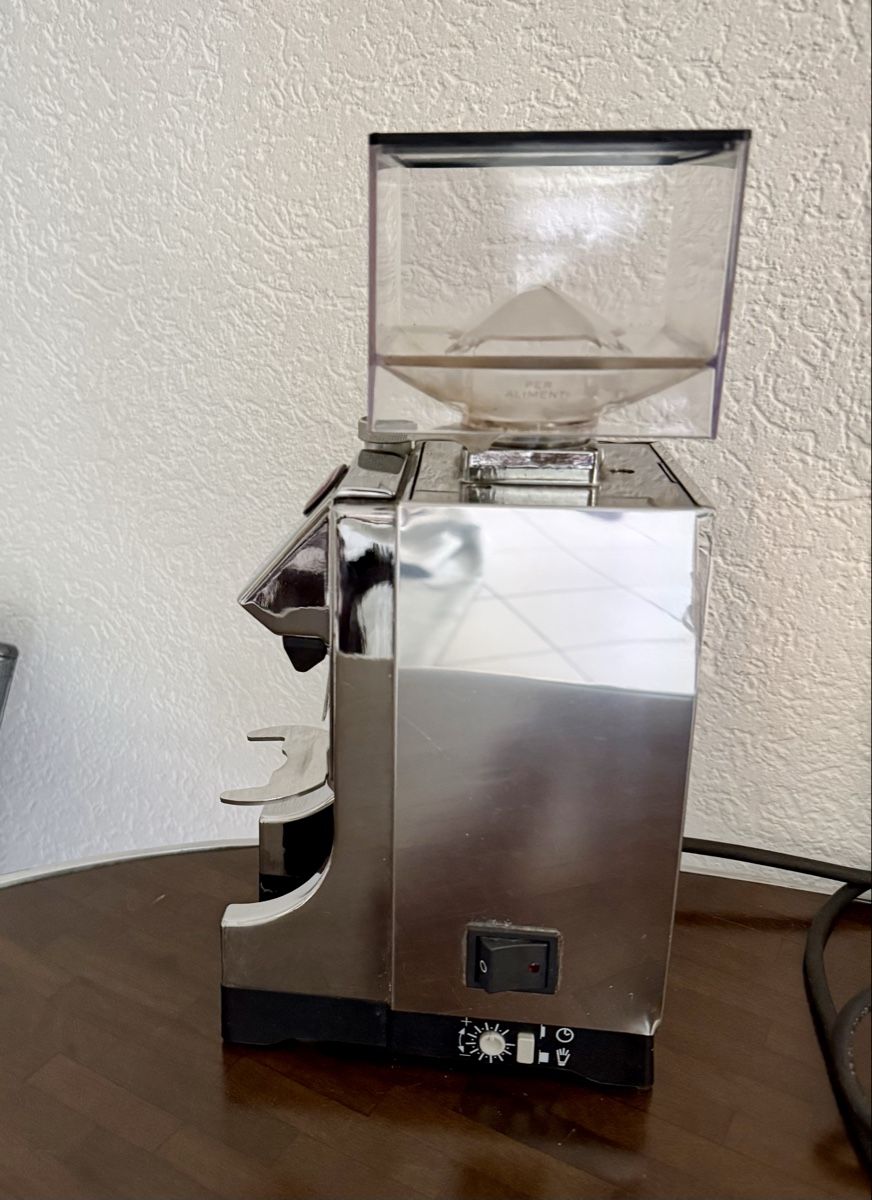 Eureka Appareils de cuisine: Kaffeemühle Eureka Mignon Chrom – D'occasion à Zollikerberg par Superfischli. 1