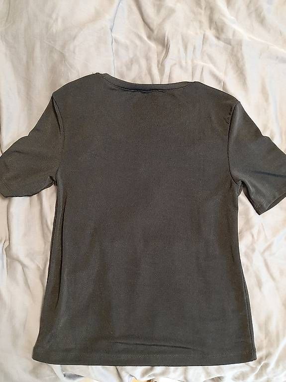 Zara T-shirt: Zara Polyester T-Shirt Gr. S Schwarz – Usato da Marthalen venduto da Jenny.Z 1