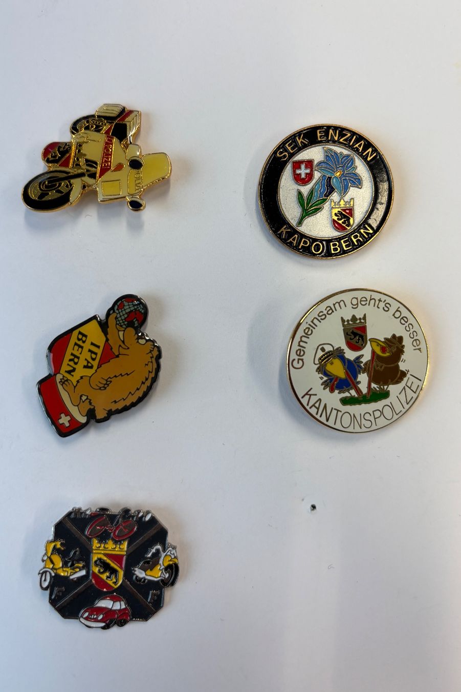 Placchette & Badge: 5 Polizeipins Kapo / Enzian Pins – Nuovo (secondo la descrizione) da Trubschachen venduto da Panzerschreck