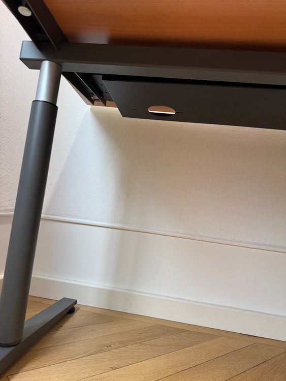 Scrivanie: Büroeinrichtung aus, Tisch, Korpus, Schrank, Theke, Stuhl – Usato da Bern venduto da Alder-Treuhandel 3