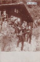 Meiringen  BE  -  Bergführer halten Ausschau   um  1 9 0 7
