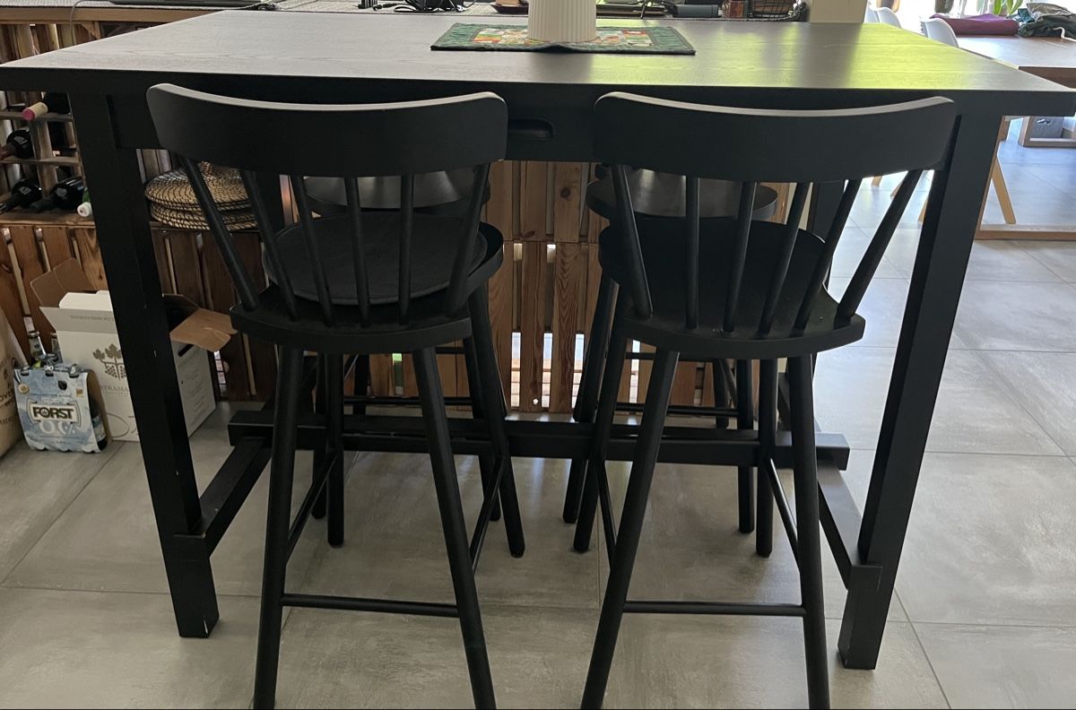 Ikea Set di tavolo e panche: Bar table & 4 stools set, black, excellent condition. 55 – Usato da Bözberg venduto da Vally_Free 2