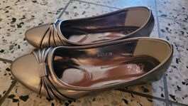 Schöne glänzende Ballerinas, Grösse 39