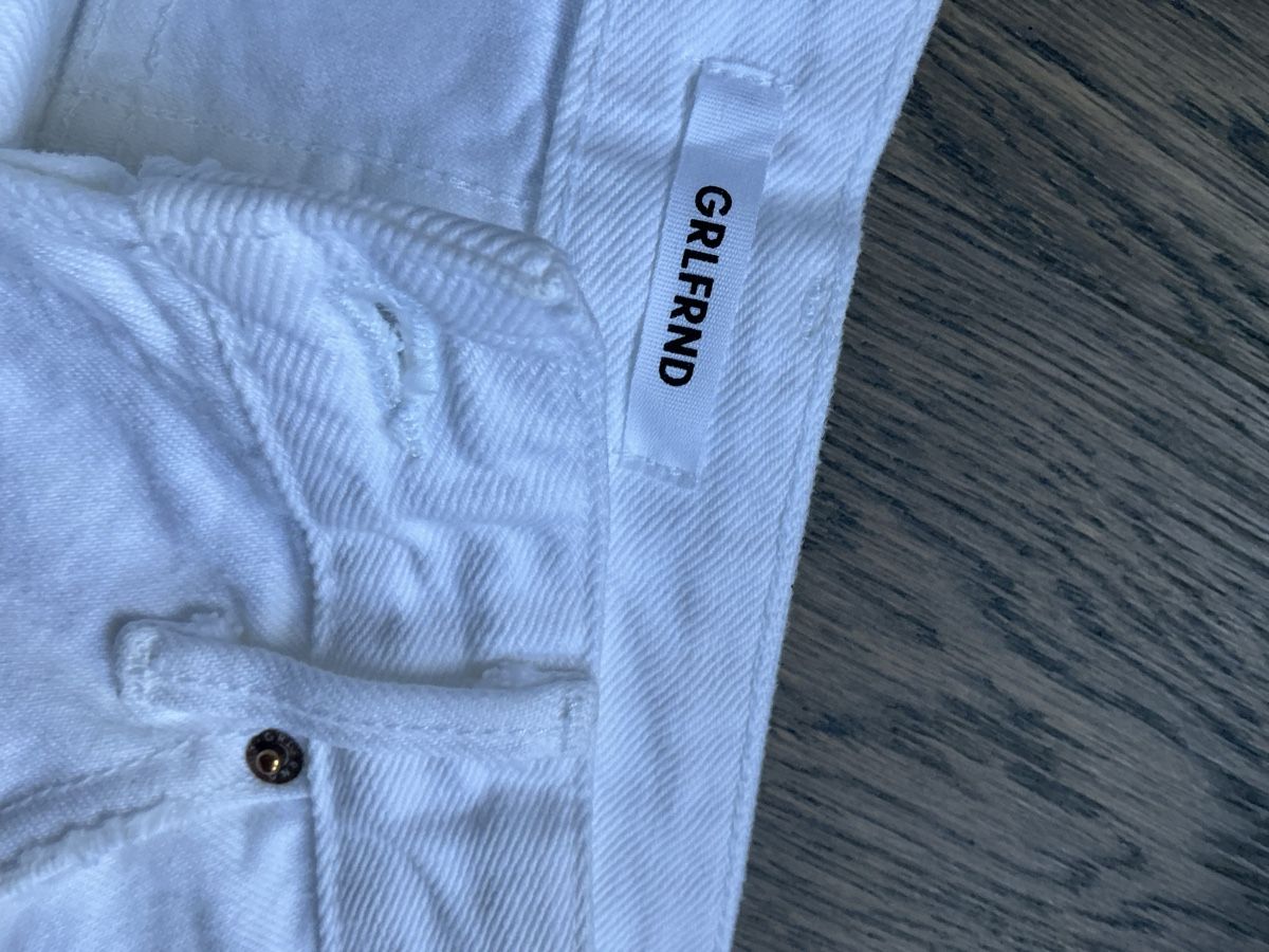 Jeans: GRLFRND white denim shorts distressed size 28 – Nuovo (secondo la descrizione) da Zürich venduto da BobJones 2