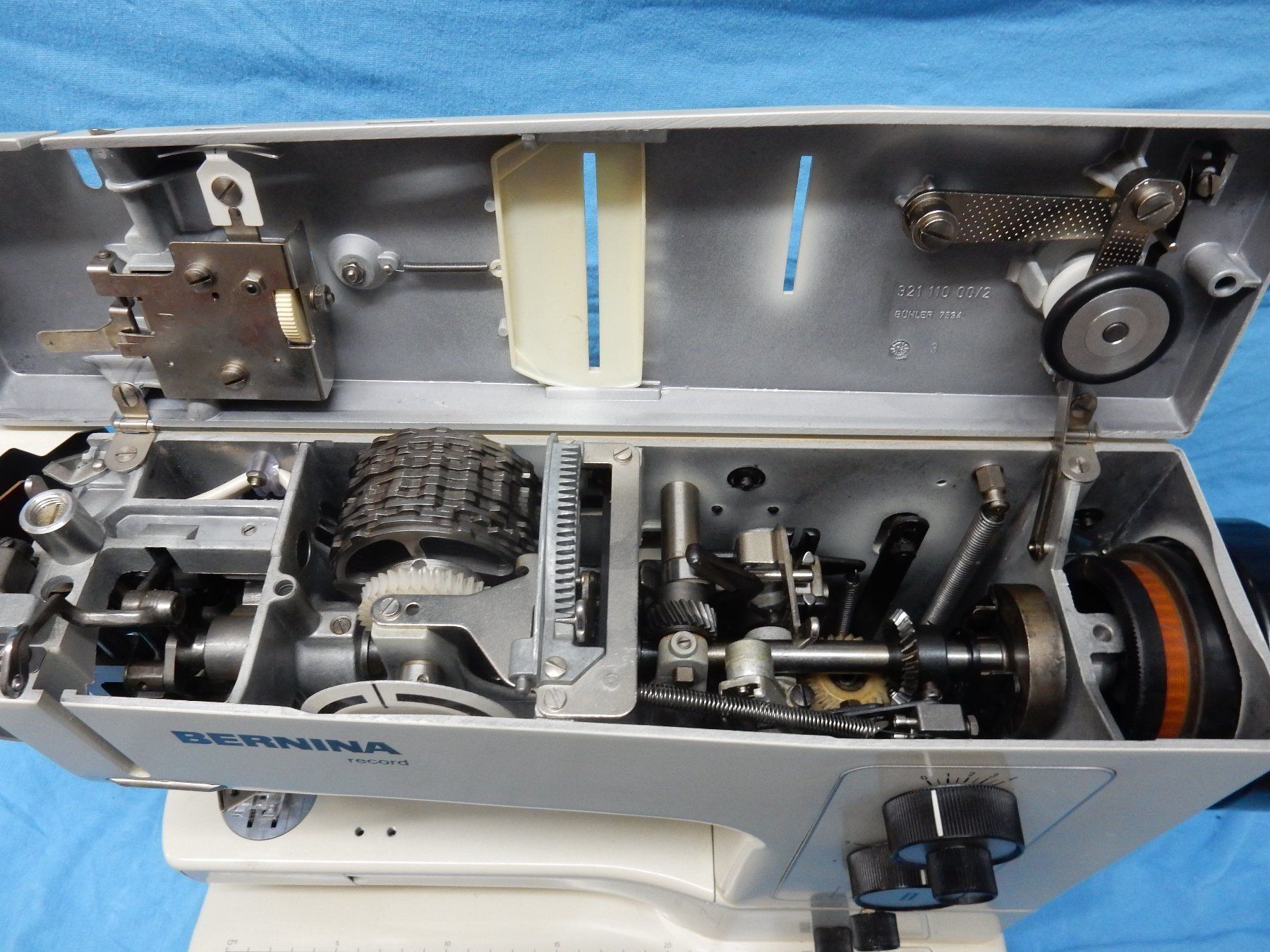 Bernina Machines à coudre: Bernina 830 Revidiert       26004 – D'occasion à Watt par Mariposa49 2