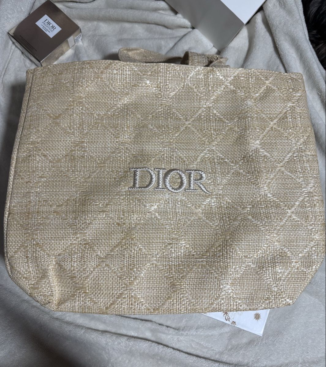 Dior Borse: Dior Beauty Raffia Tote Bag - Large – Nuovo e nell'imballaggio originale da Luzern venduto da sas_r89l 1
