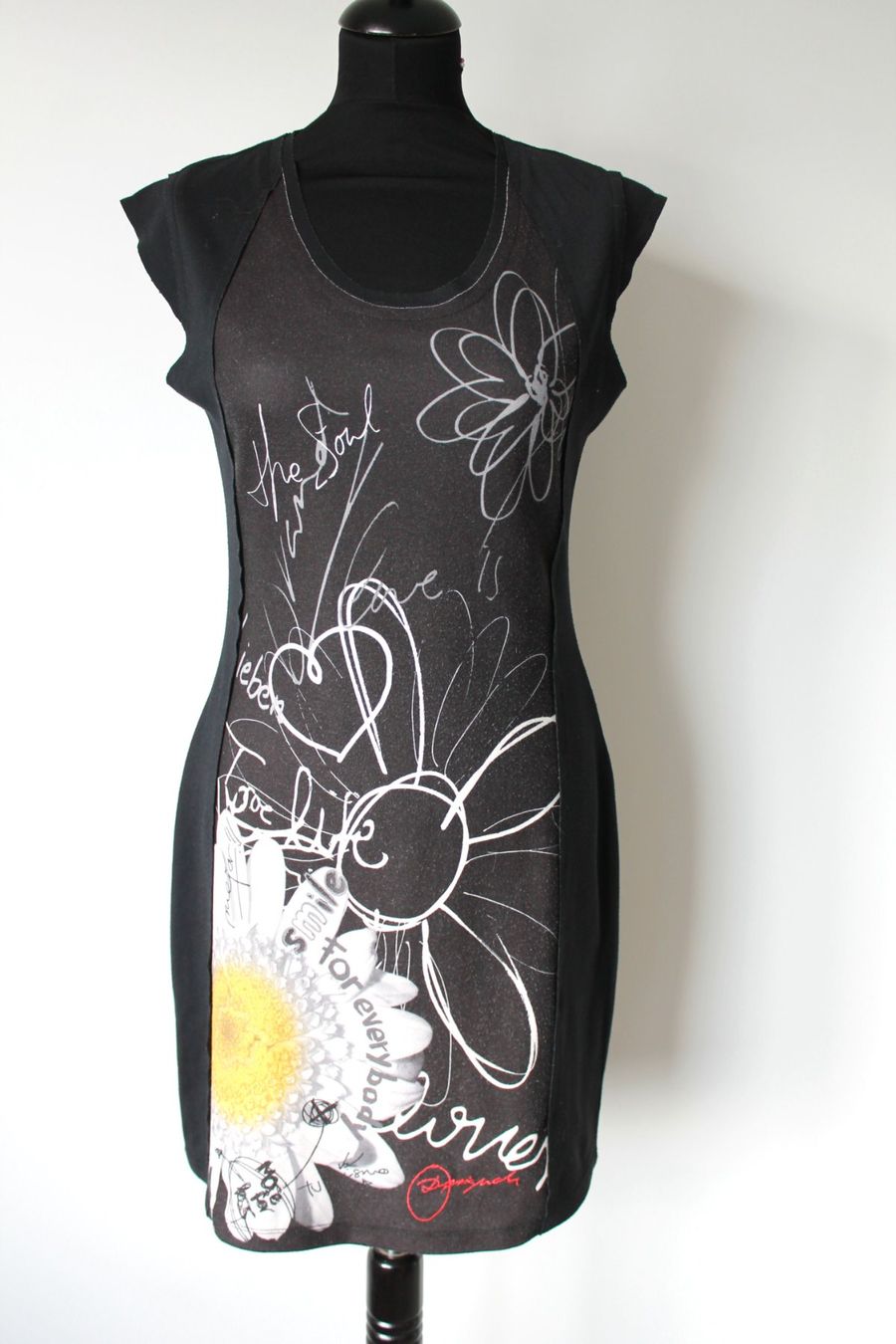 Desigual Vestiti: Robe DESIGUAL taille M – Usato da Chez-le-Bart venduto da jasse