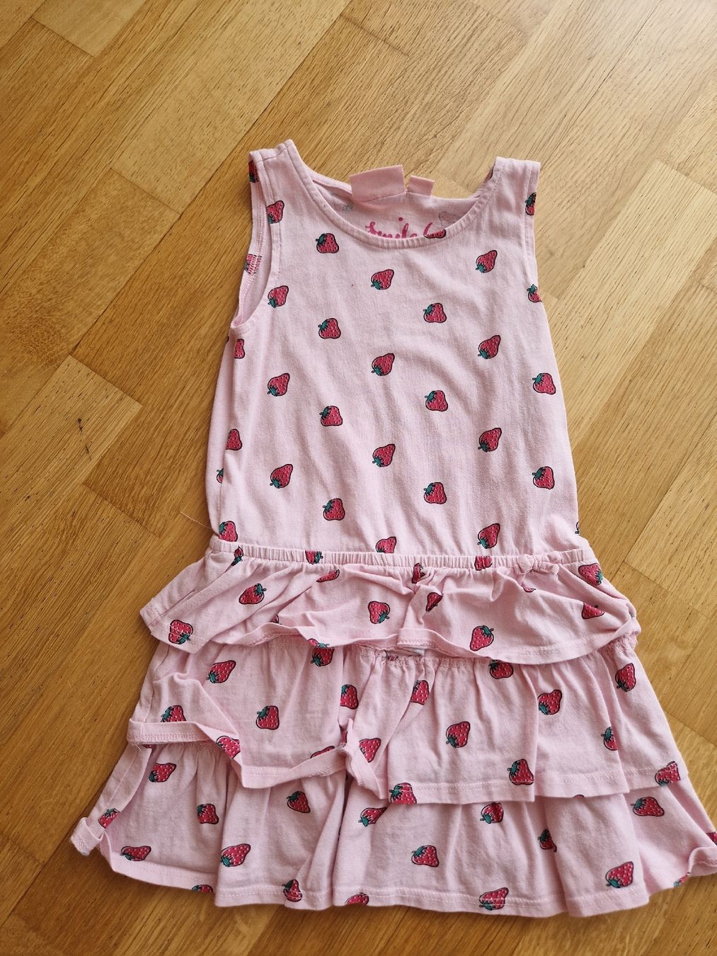 Vestiti & Gonne: Kleid pink Erdbeerprint Grösse 104 Alive – Usato da Remetschwil venduto da interiorandbeauty