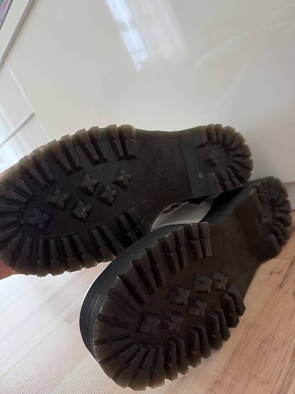 Scarpe da donna: Weisse Schnürboots mit Profilsohle – Usato da Rorschach venduto da Tara234 4