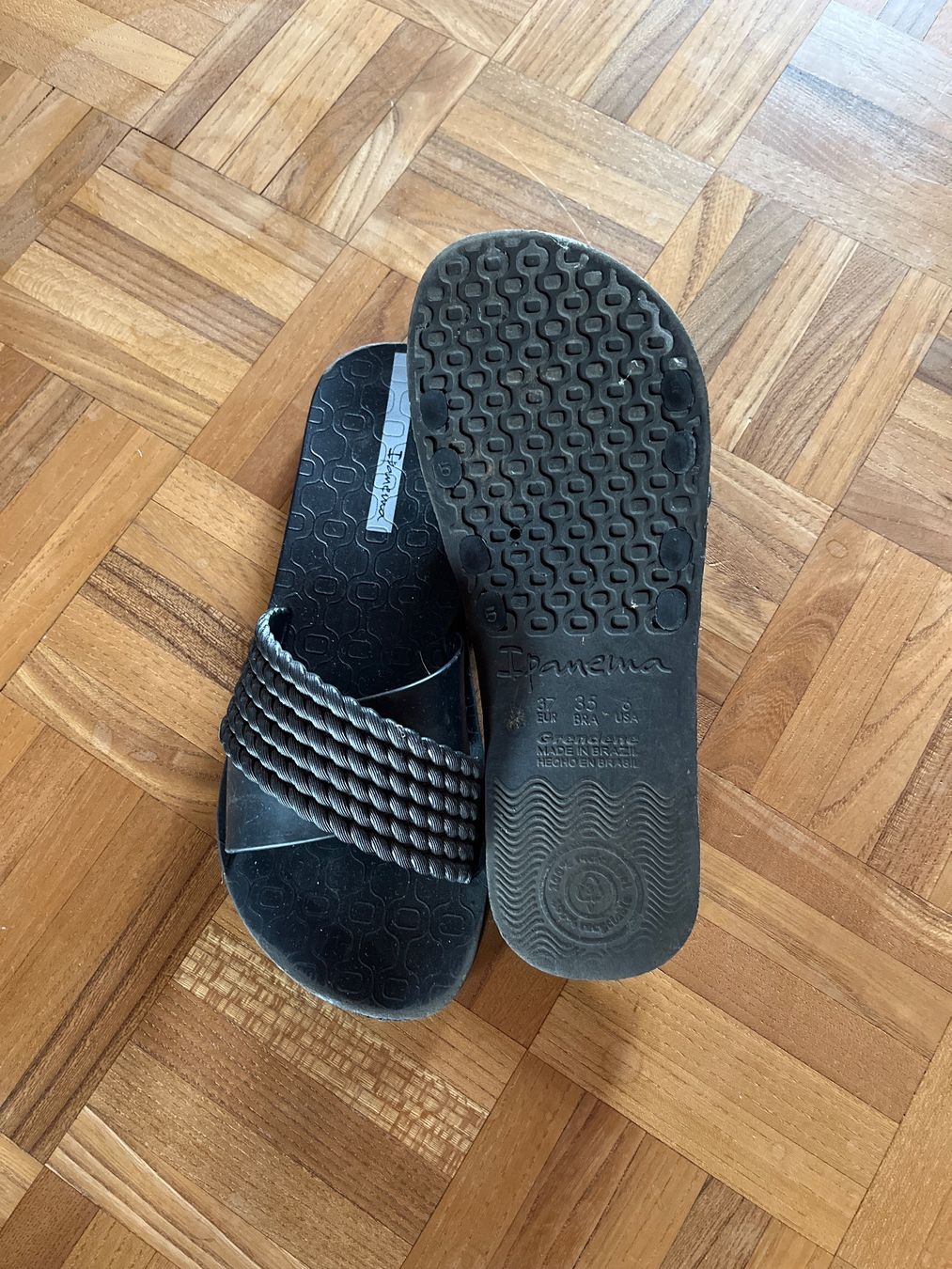 Damenschuhe: Badeschuhe Grösse 36 – Gebraucht aus Unterlangenegg von Webvi
