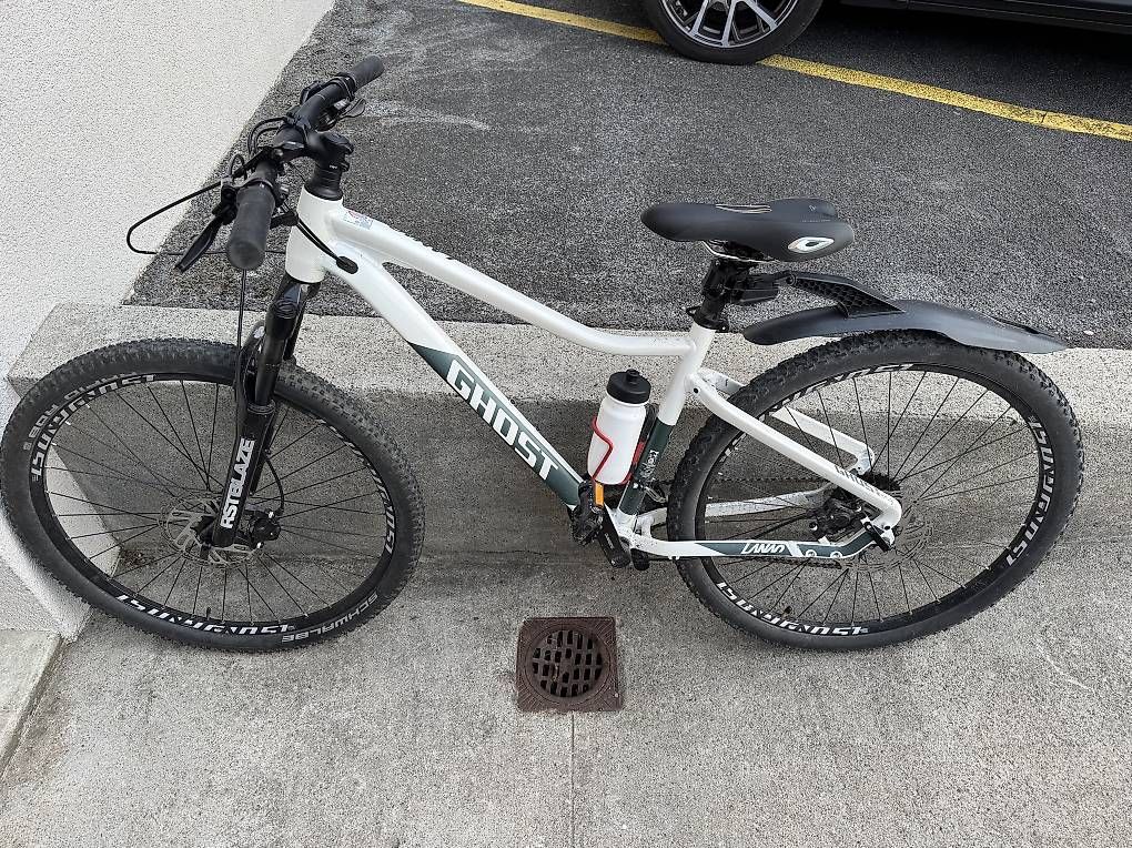 Vélos: VTT Ghost Lanao Essential 27.5? – D'occasion à Collonges par Chris56 2