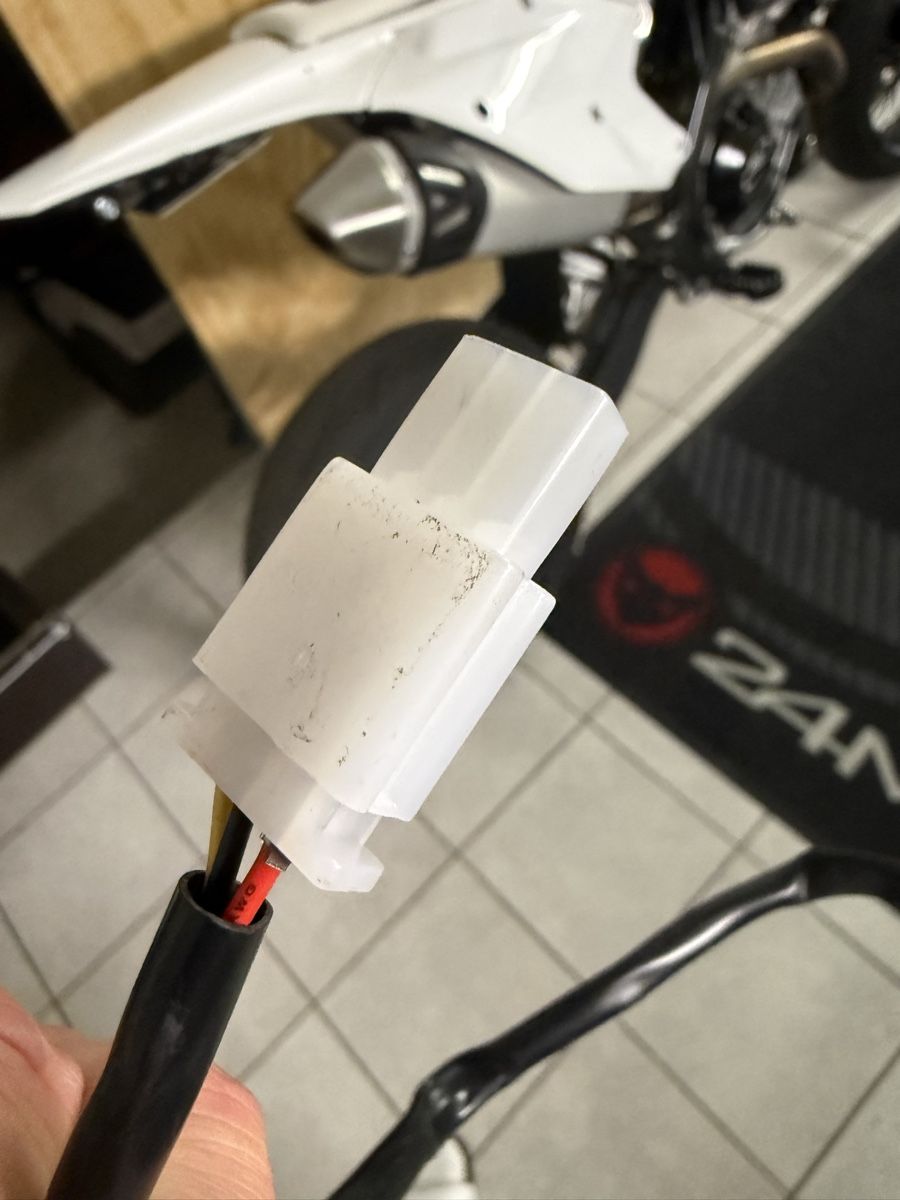 Tutti i ricambio per moto: Klappbarer Supermoto Kennzeichenhalter mit Rücklicht – Usato da Bonstetten venduto da bud_xl6r 3