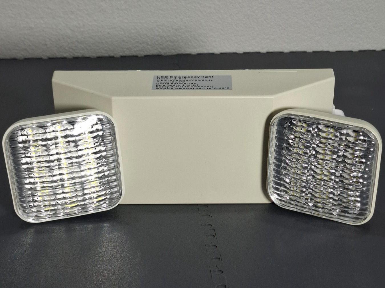 Lampade: 3x Lampe de secours LED JZ-607 neuve – Nuovo (secondo la descrizione) da Villars-Ste-Croix venduto da pau_8fls 1