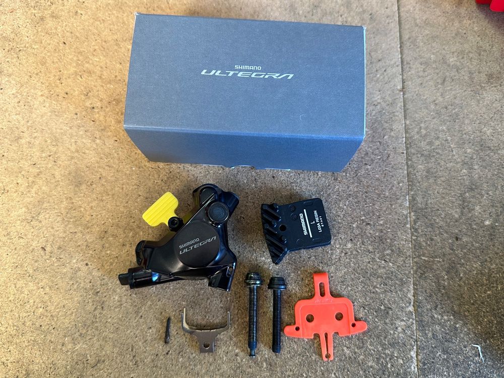 Kit Freno Disco Shimano Ultegra Di2 Anteriore – ST R8170 + BR R8170 Con Guaina – Per Bici Da Corsa