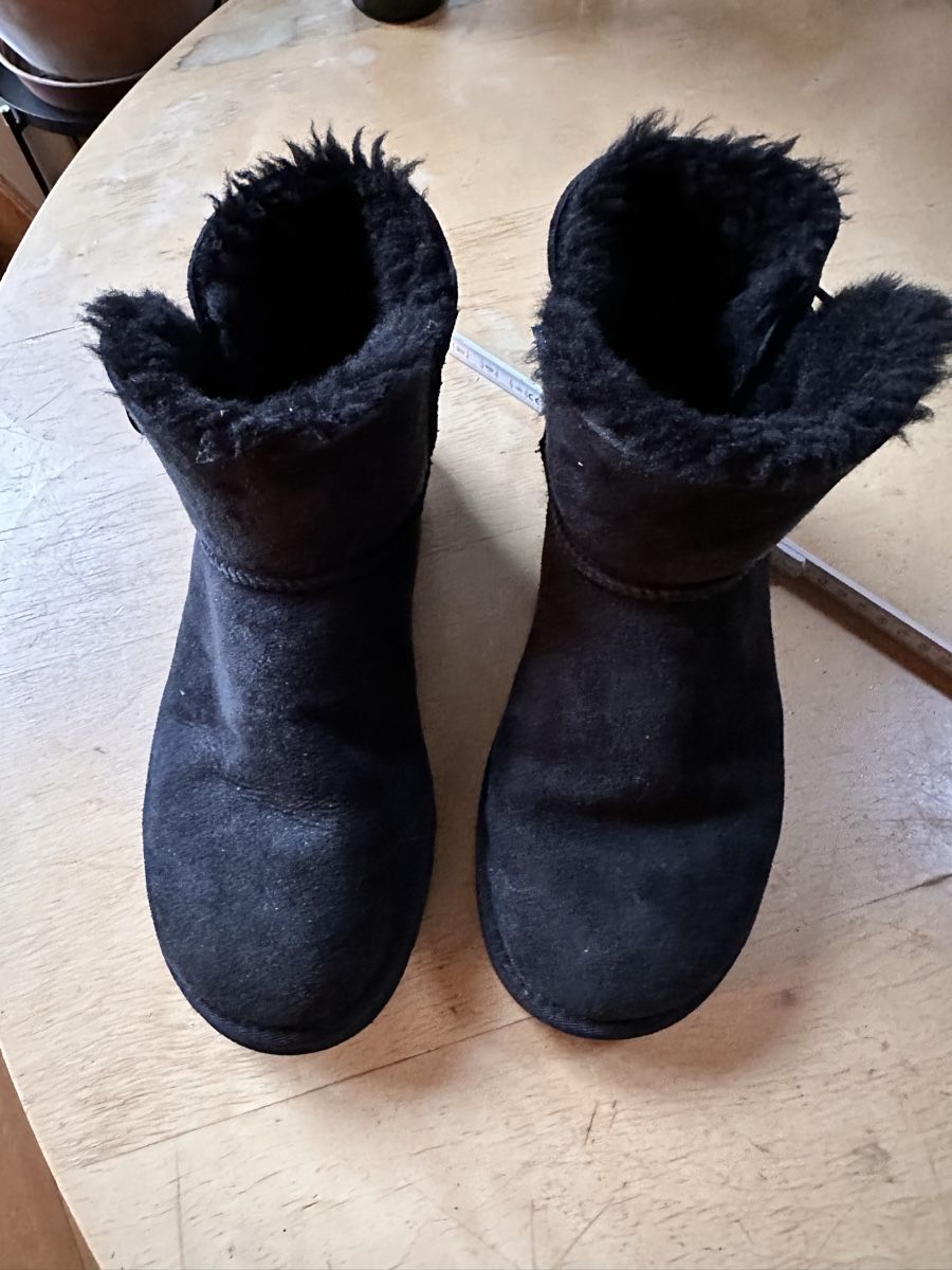 Ugg Schuhe für Mädchen: UGG Gr. 40 – Gebraucht aus Hinterkappelen von una066