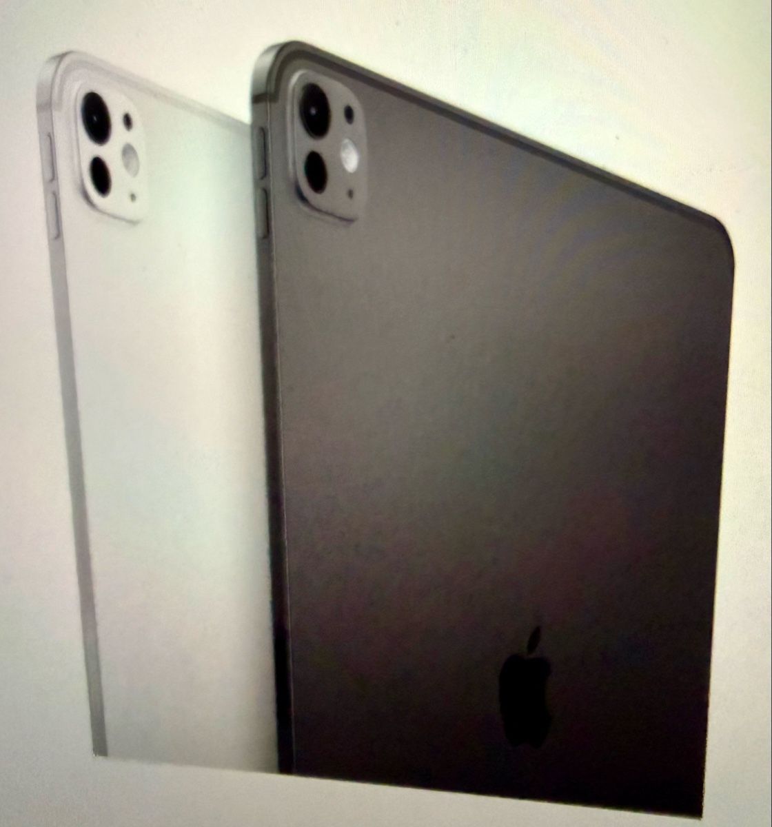 Apple Tablet PC: Apple iPad pro 13 2025, WLAN 256GB – Neu und originalverpackt aus Schaffhausen von vre_72j6 1