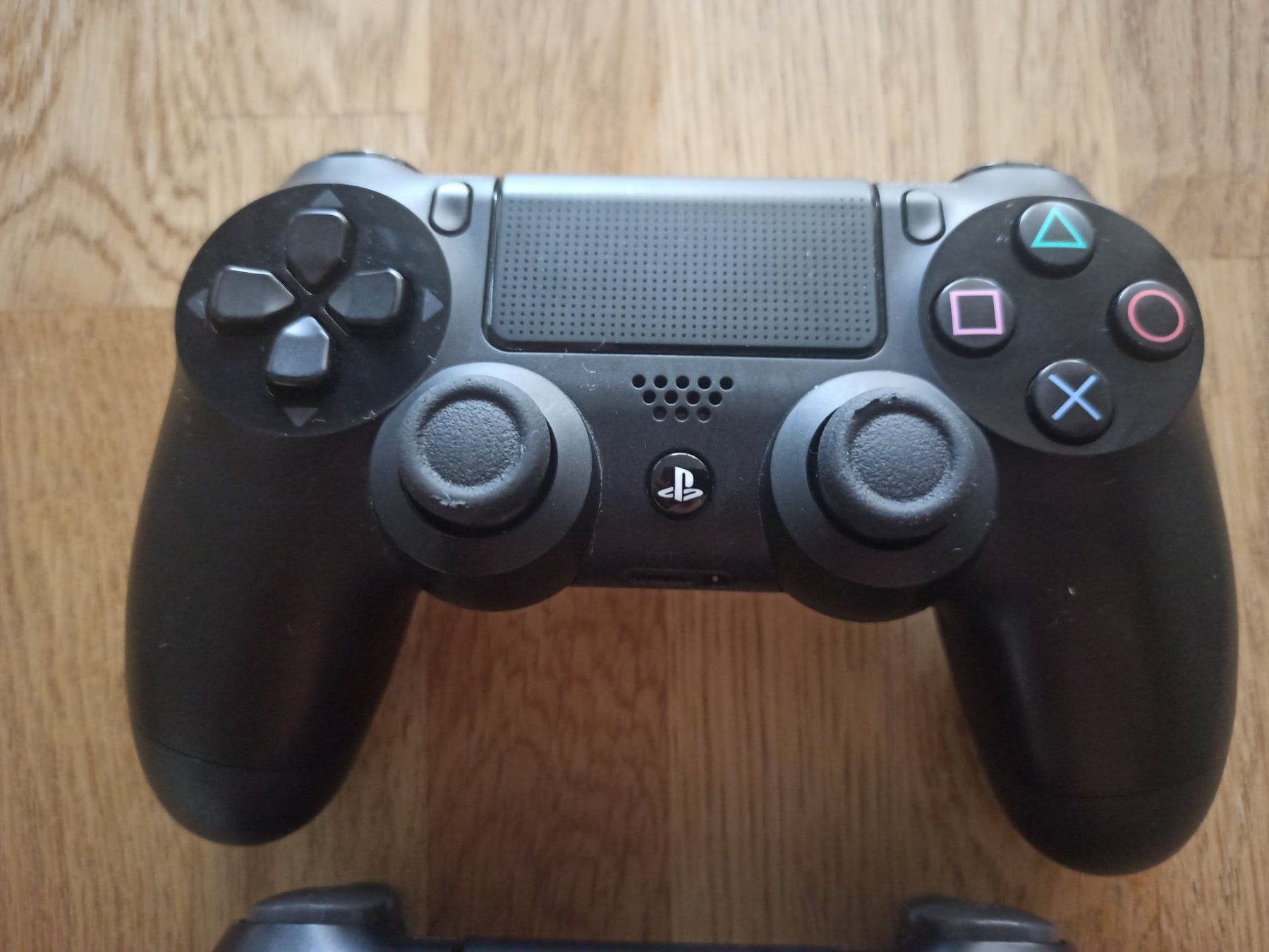 Manettes: 2 x Original Controller Sony PS4 Wireless DualShock 4 V1 – D'occasion à Oberweningen par mar_87mx 2