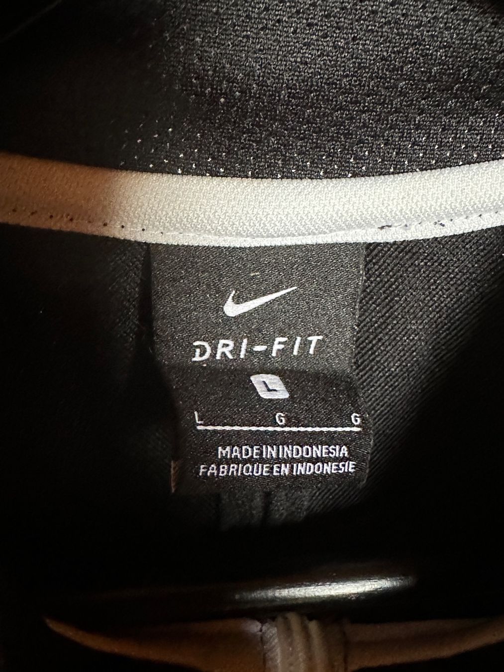 Nike Vestes: Nike Black Sport Top – D'occasion à Villars-Burquin par Iliasso 3