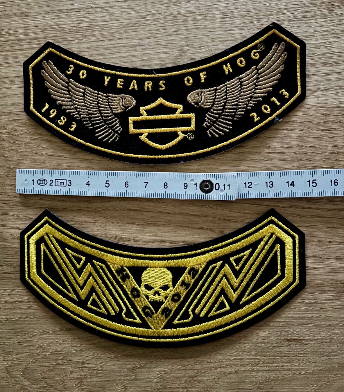 Harley-Davidson Toppe: 2 Écussons Harley-Davidson HOG – Usato da Losone venduto da courrier 3
