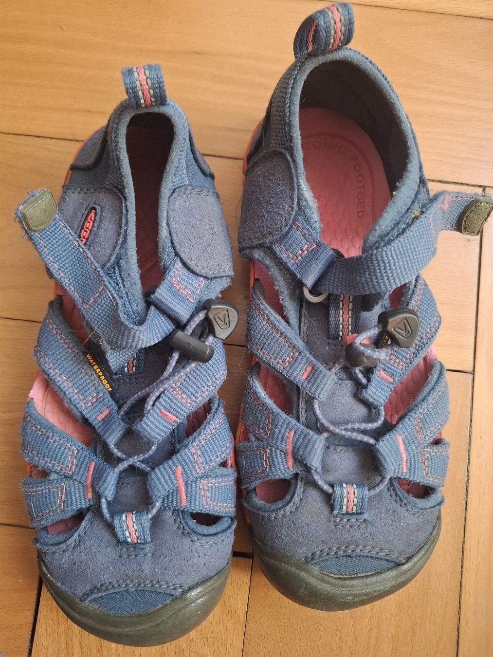 Keen Chaussures filles: sandales Keen 33 – D'occasion à Courrendlin par tititchoun